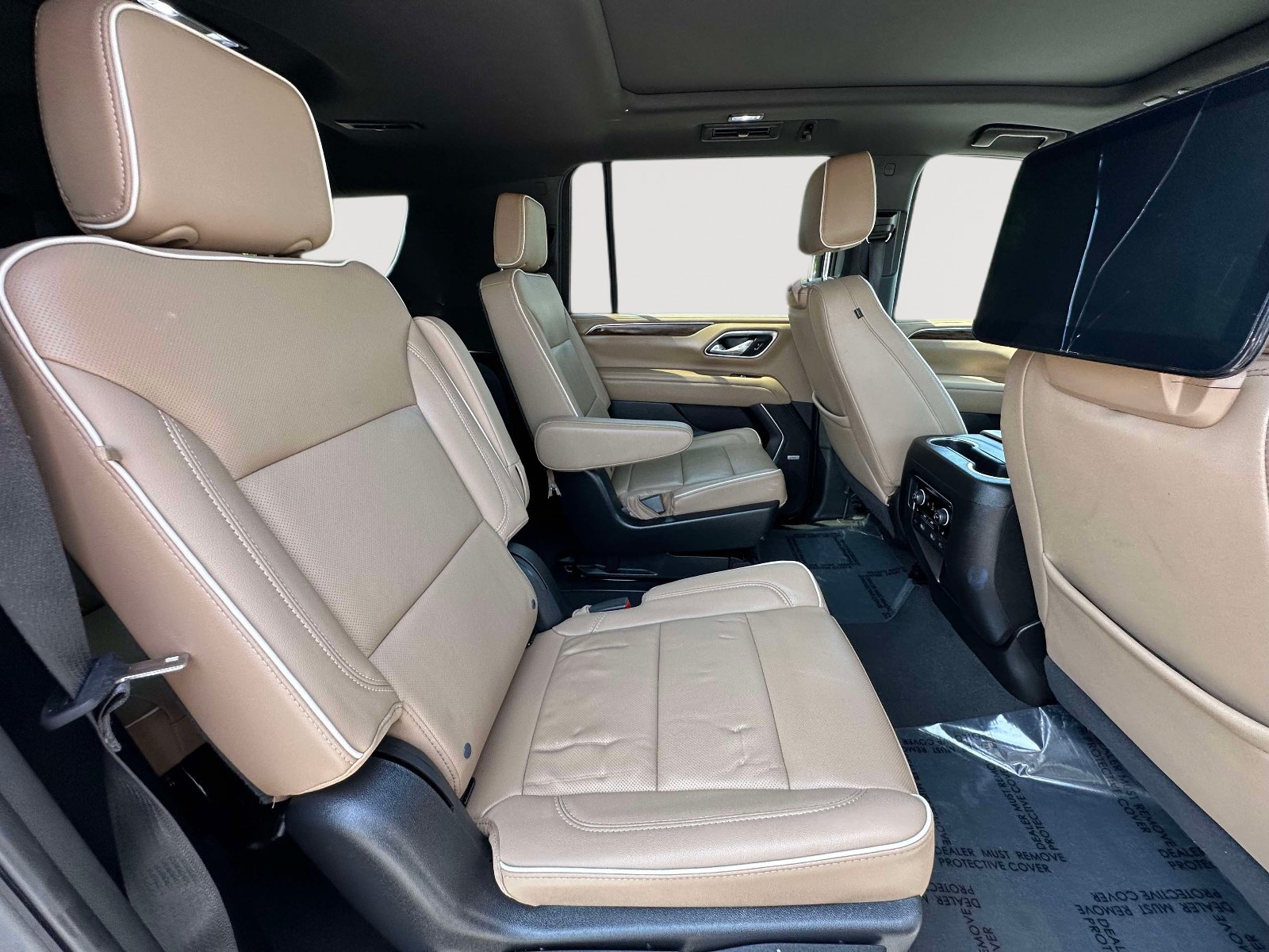 Used 2023 Chevrolet Suburban Premier w/ Premium Package AWD/4WD image 30