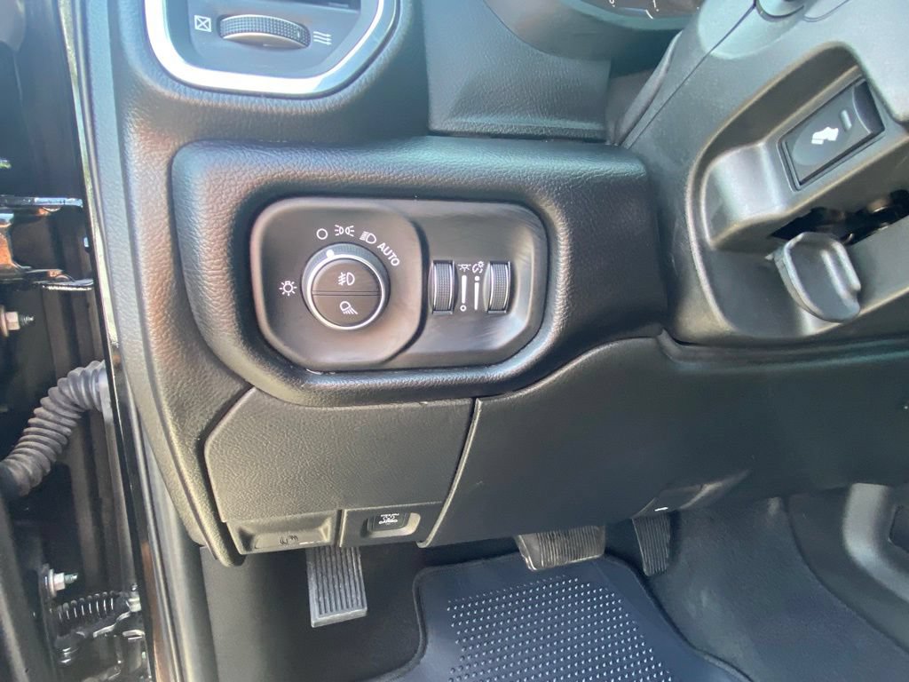 Used 2025 RAM 3500 Laramie AWD/4WD image 12