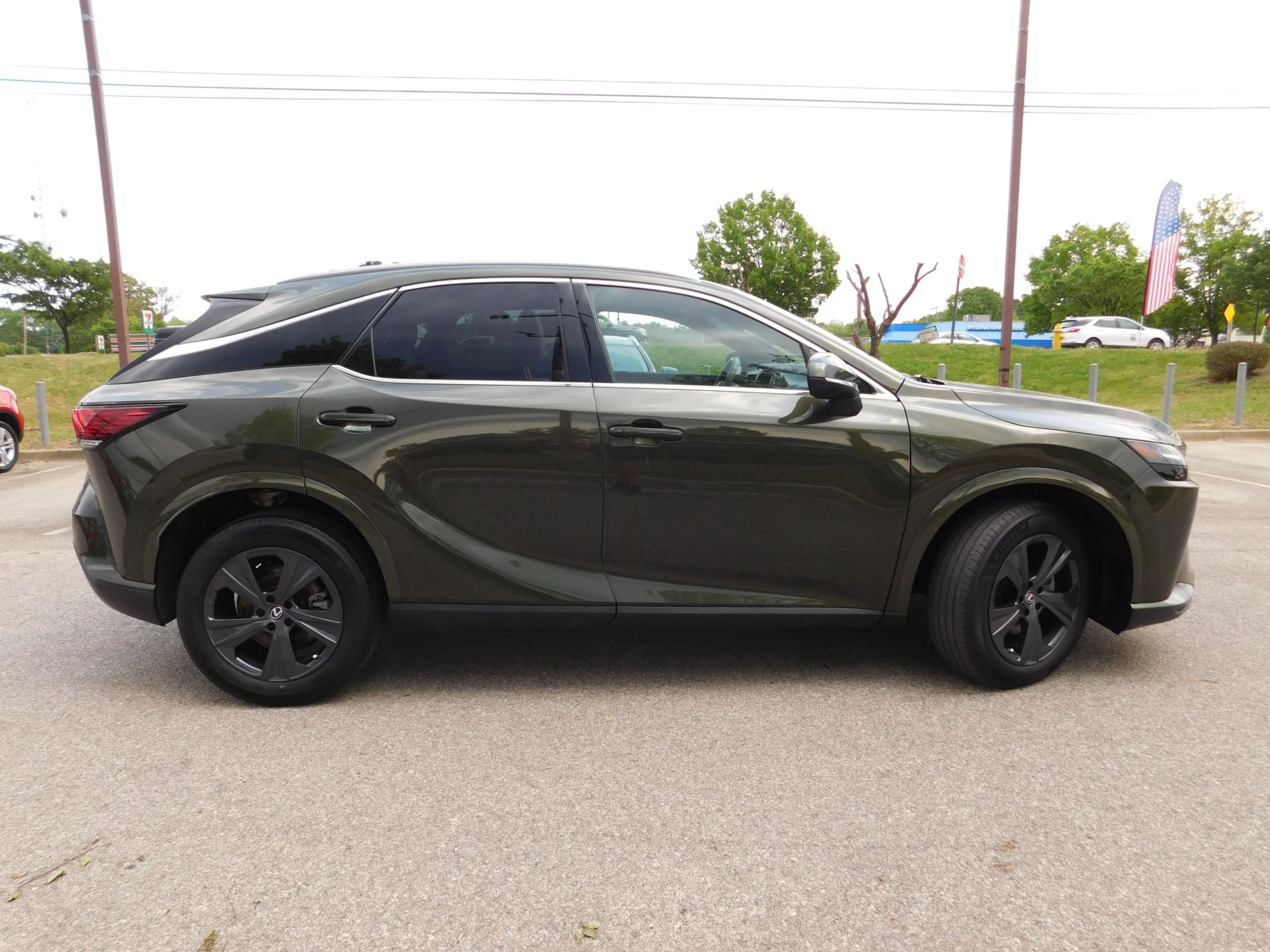 Used 2023 Lexus RX 350 Premium w/ Accessory Package AWD/4WD image 4