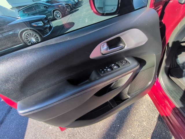 Used 2018 Chrysler Pacifica Touring Plus w/ S Appearance Package FWD image 15