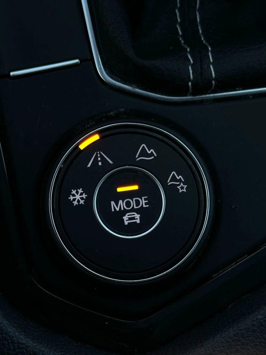 Used 2023 Volkswagen Tiguan SE w/ Panoramic Sunroof Package image 21