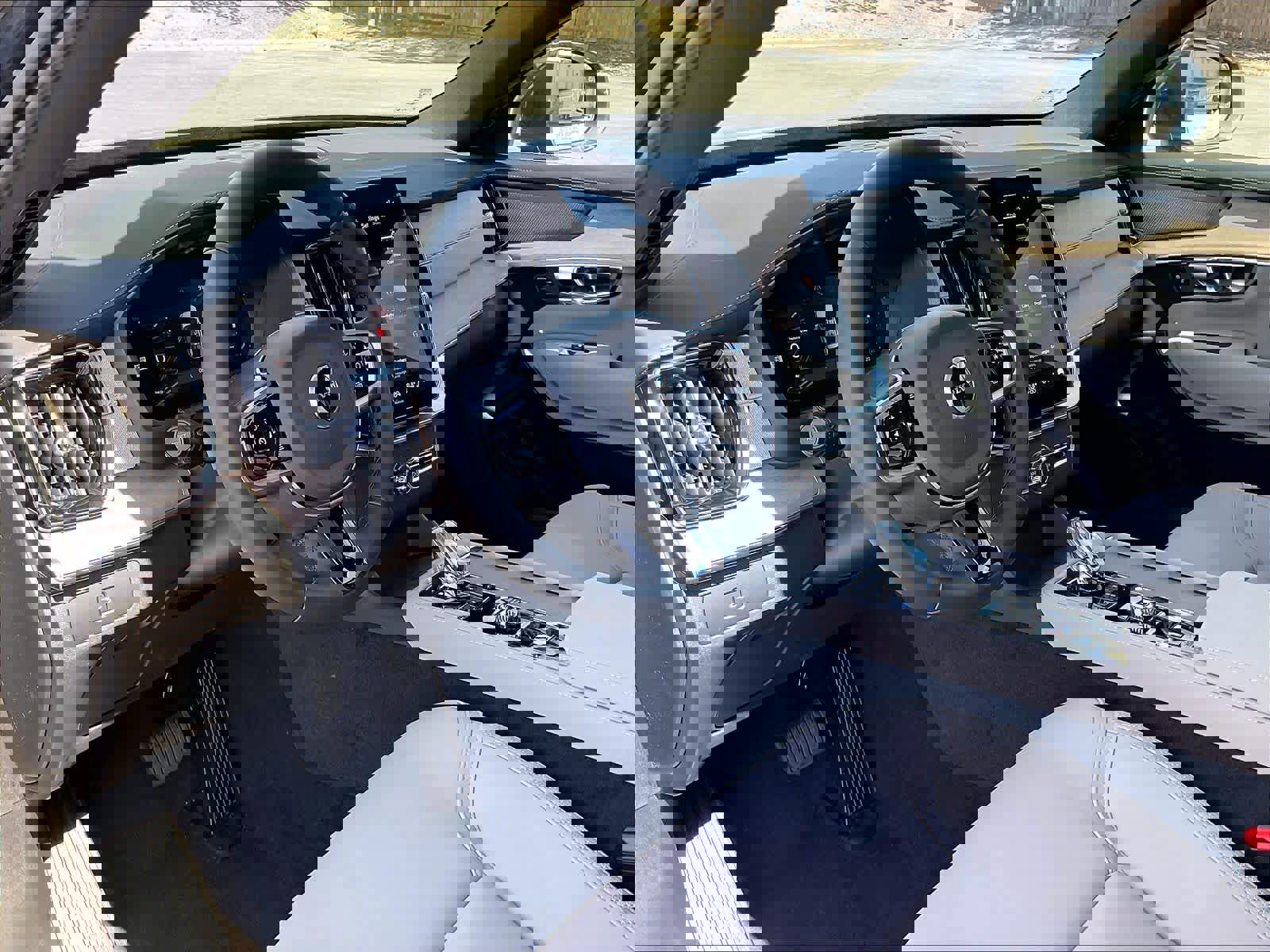 New 2026 Volvo XC90 B5 Plus w/ Protection Package image 8