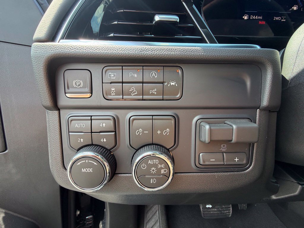 Used 2026 Chevrolet Suburban Z71 w/ Comfort Package AWD/4WD image 4