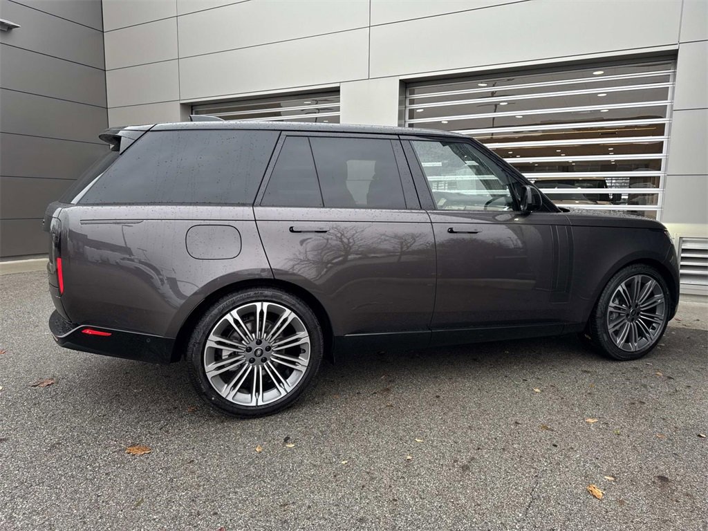 New 2025 Land Rover Range Rover SE image 8