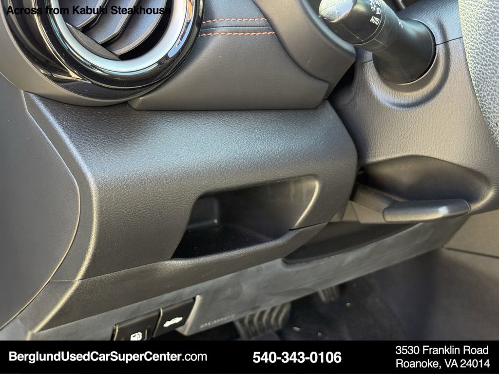 Used 2020 Nissan Kicks SR w/ Exterior Package image 17