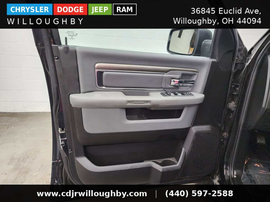 Used 2019 RAM 1500 Classic SLT w/ Black Appearance Group AWD/4WD image 11