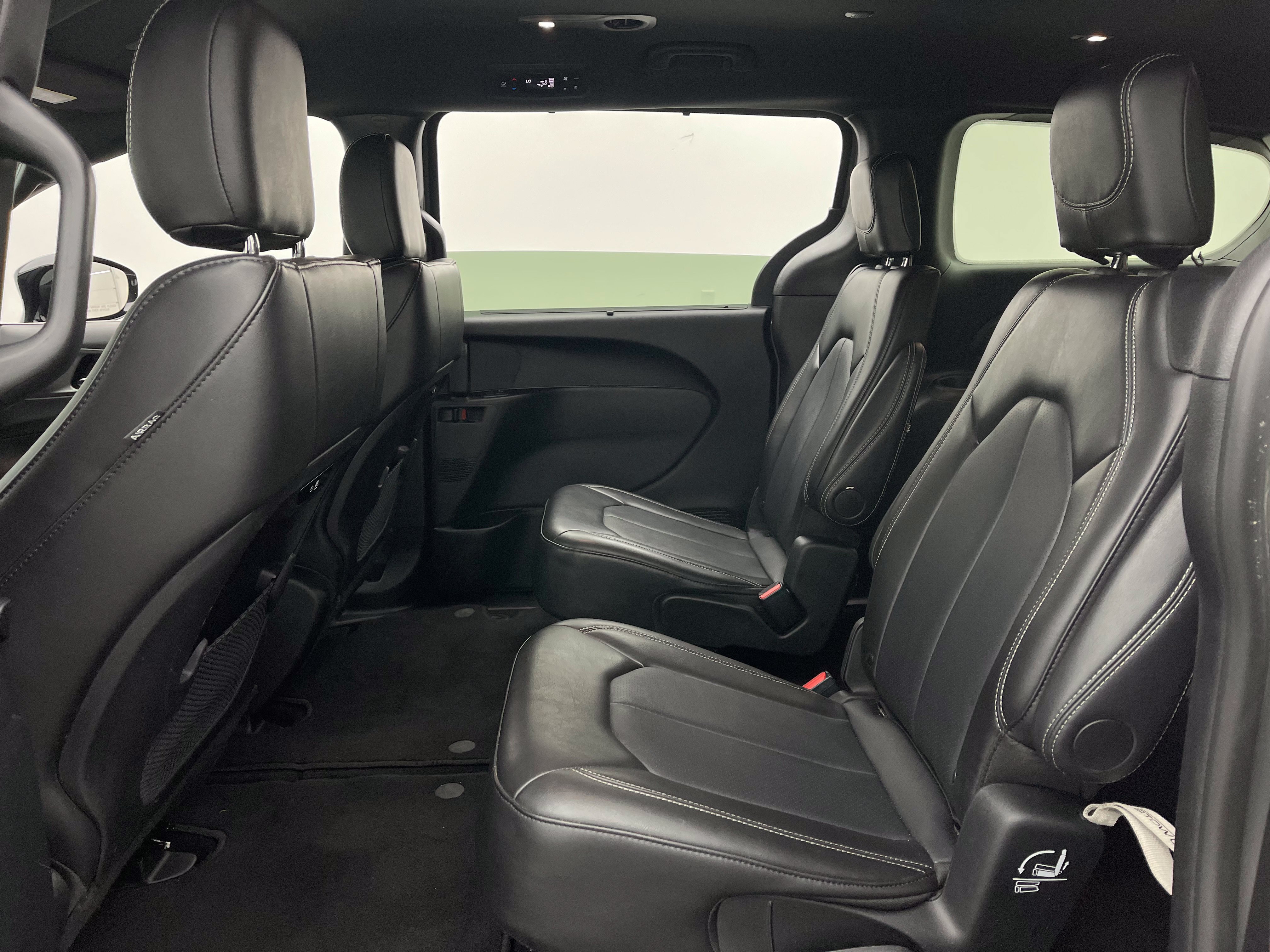 Used 2025 Chrysler Pacifica Select FWD image 41