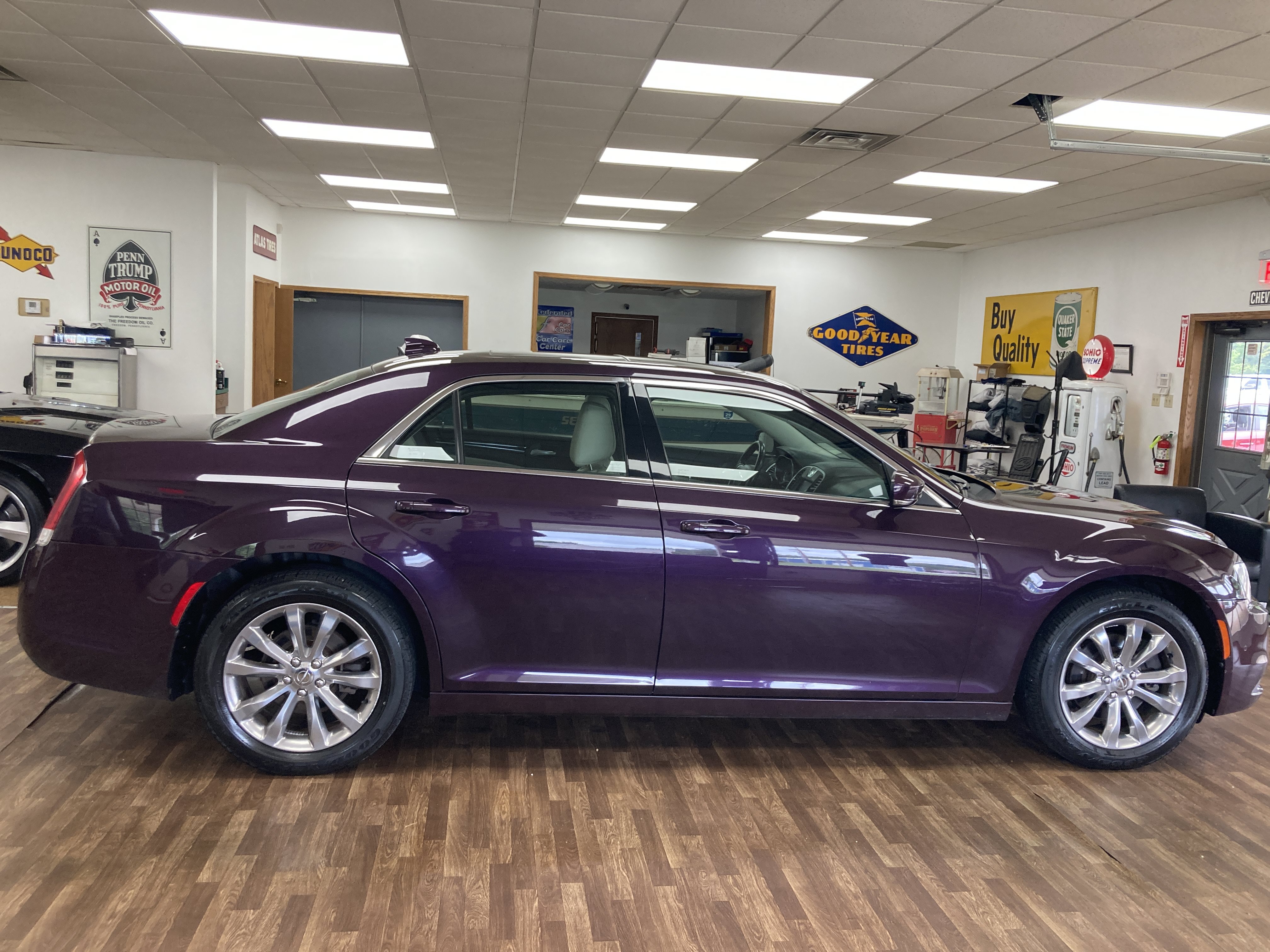 Used 2021 Chrysler 300 Touring L w/ Popular Equipment Group AWD/4WD image 6