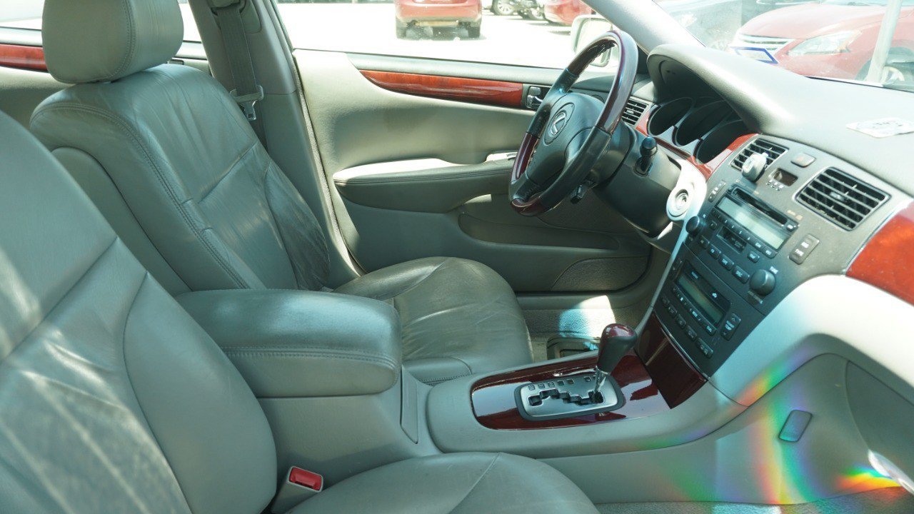 Used 2002 Lexus ES 330 w/ Premium Pkg FWD image 10