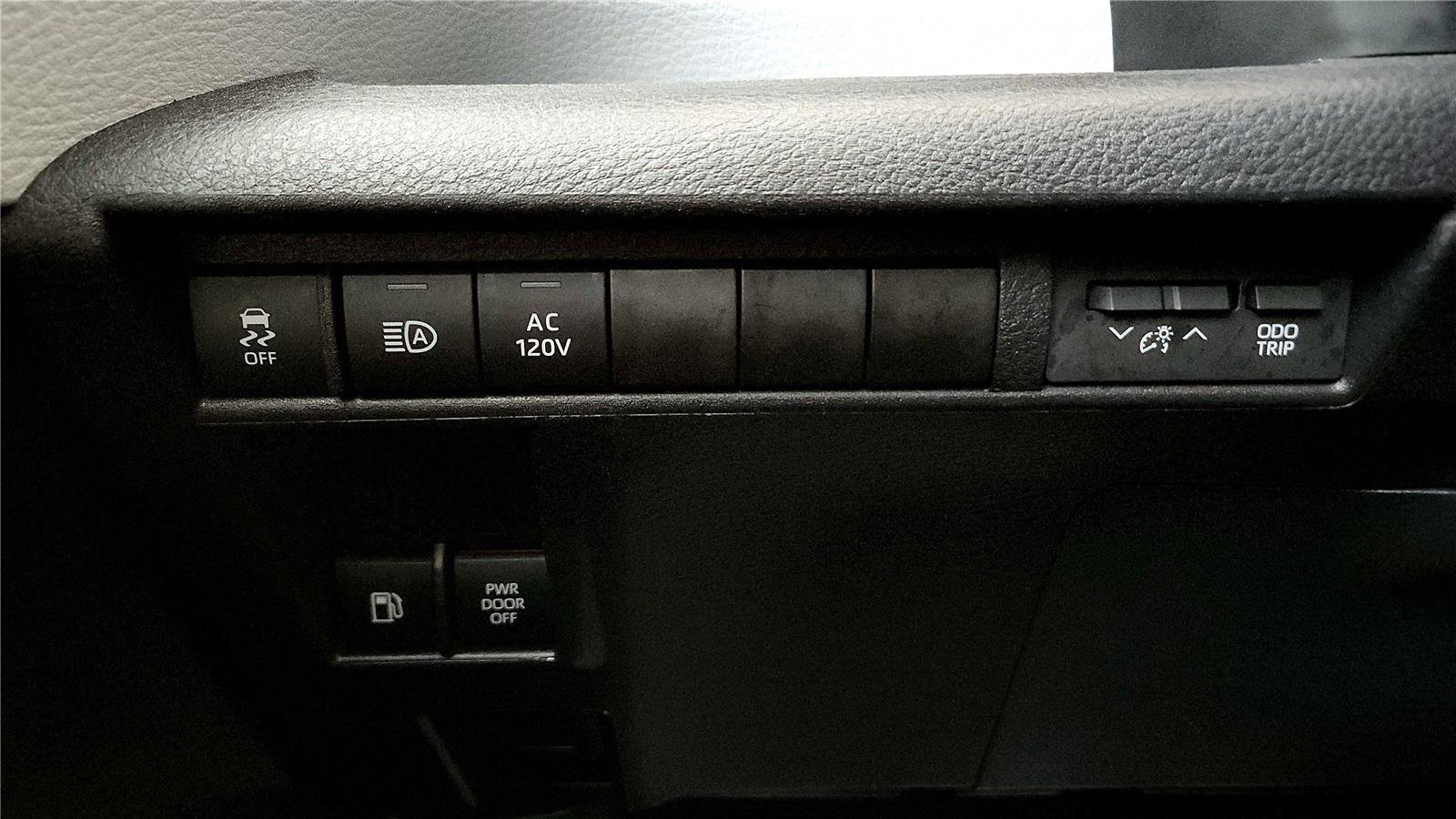 Used 2025 Toyota Sienna XLE w/ XLE Plus Package image 35