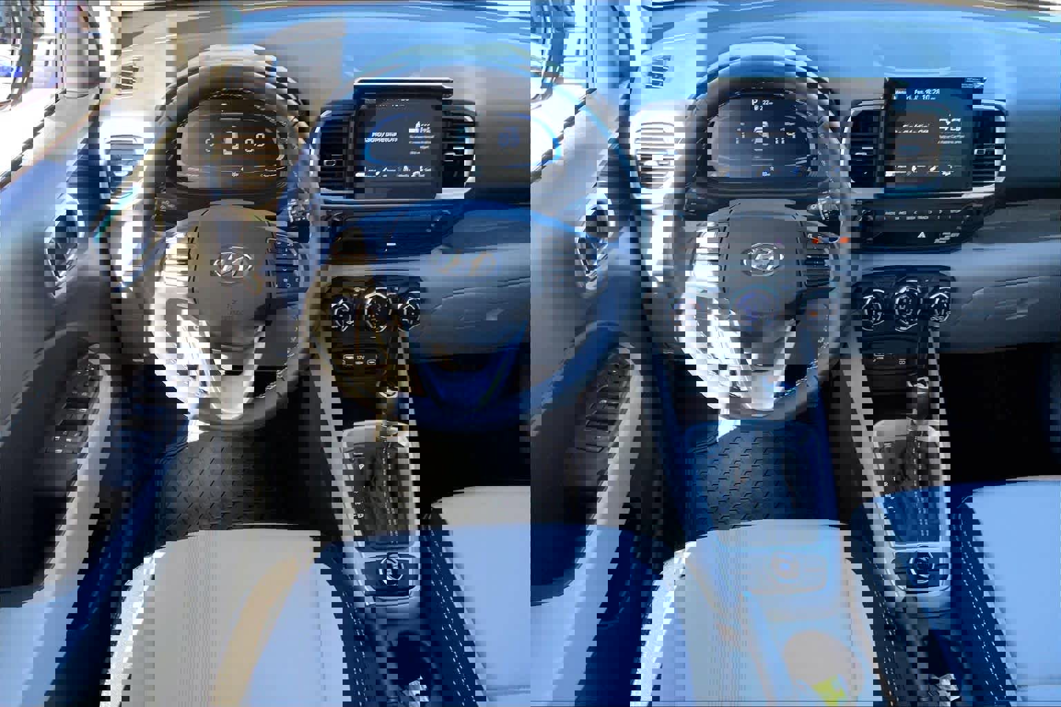 Certified 2025 Hyundai Venue SEL image 5