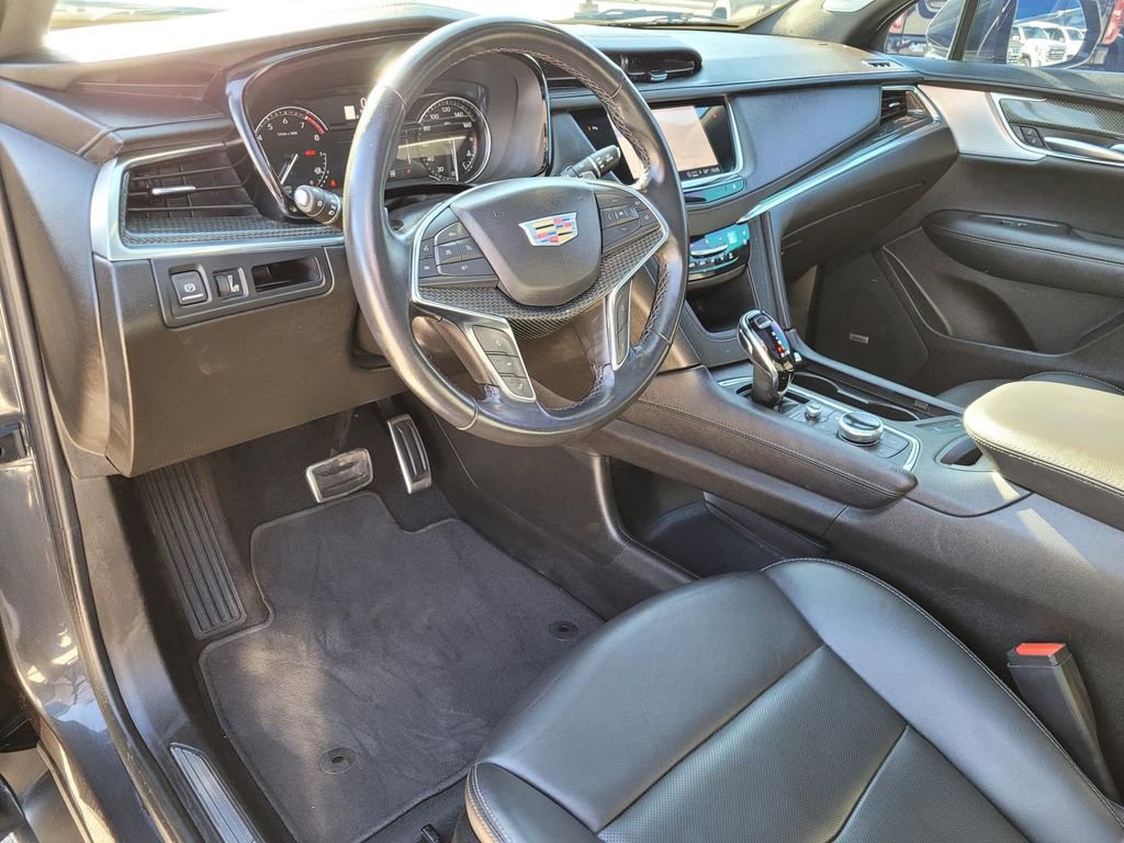 Used 2023 Cadillac XT5 Sportv image 2