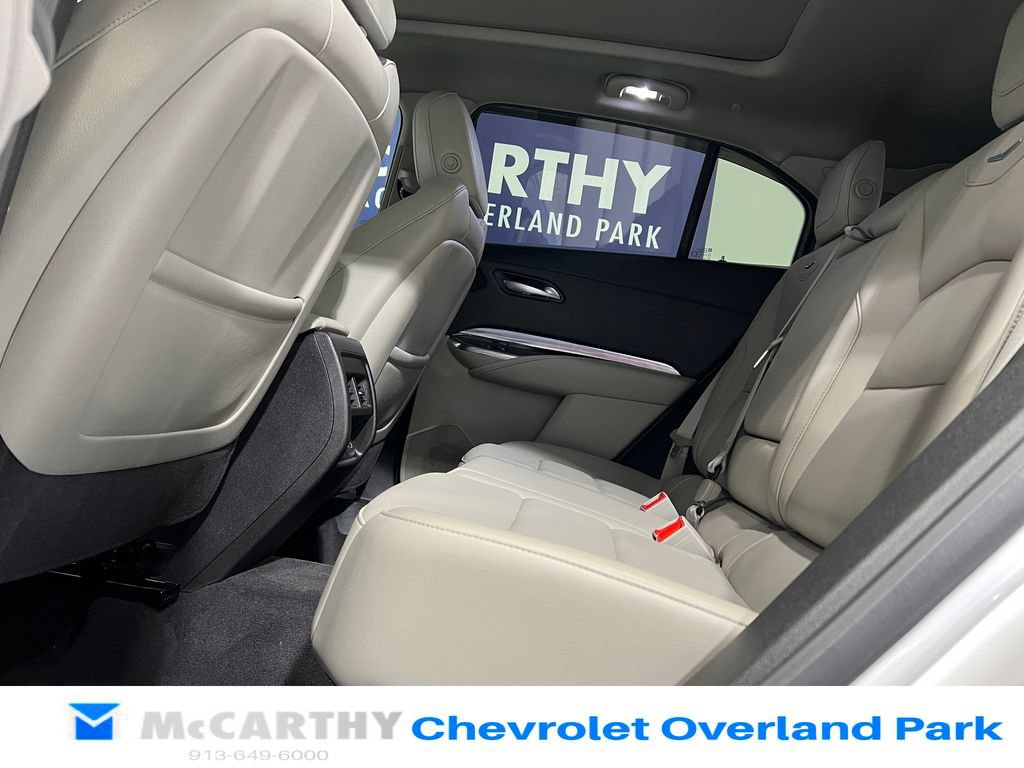 Used 2022 Cadillac XT4 Luxury w/ Cold Weather Package AWD/4WD image 27