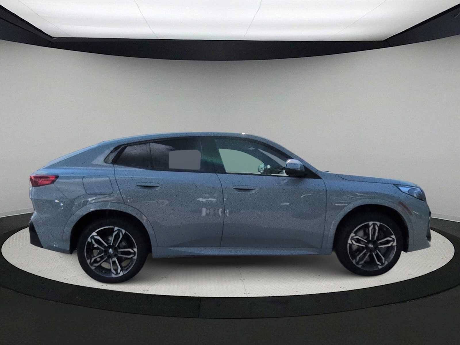 New 2026 BMW X2 xDrive28i w/ Technology Package AWD/4WD image 9
