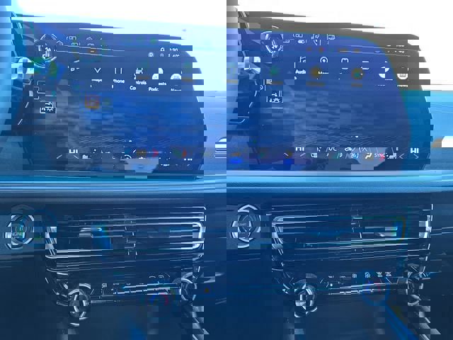 Used 2025 Chevrolet Traverse LT image 26