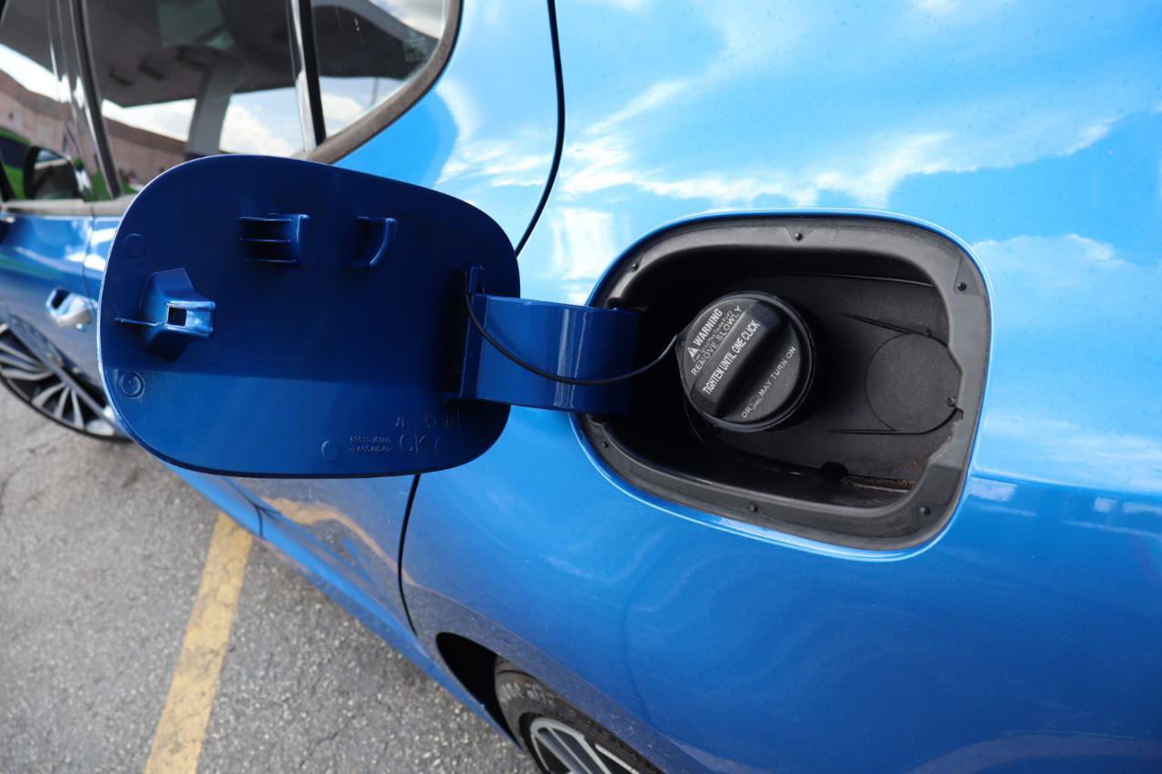 Used 2018 Kia Stinger Premium RWD image 40