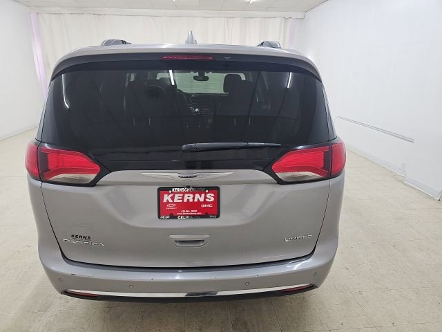 Used 2020 Chrysler Pacifica Limited FWD image 17