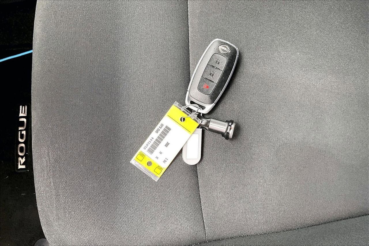 Used 2024 Nissan Rogue S FWD image 32