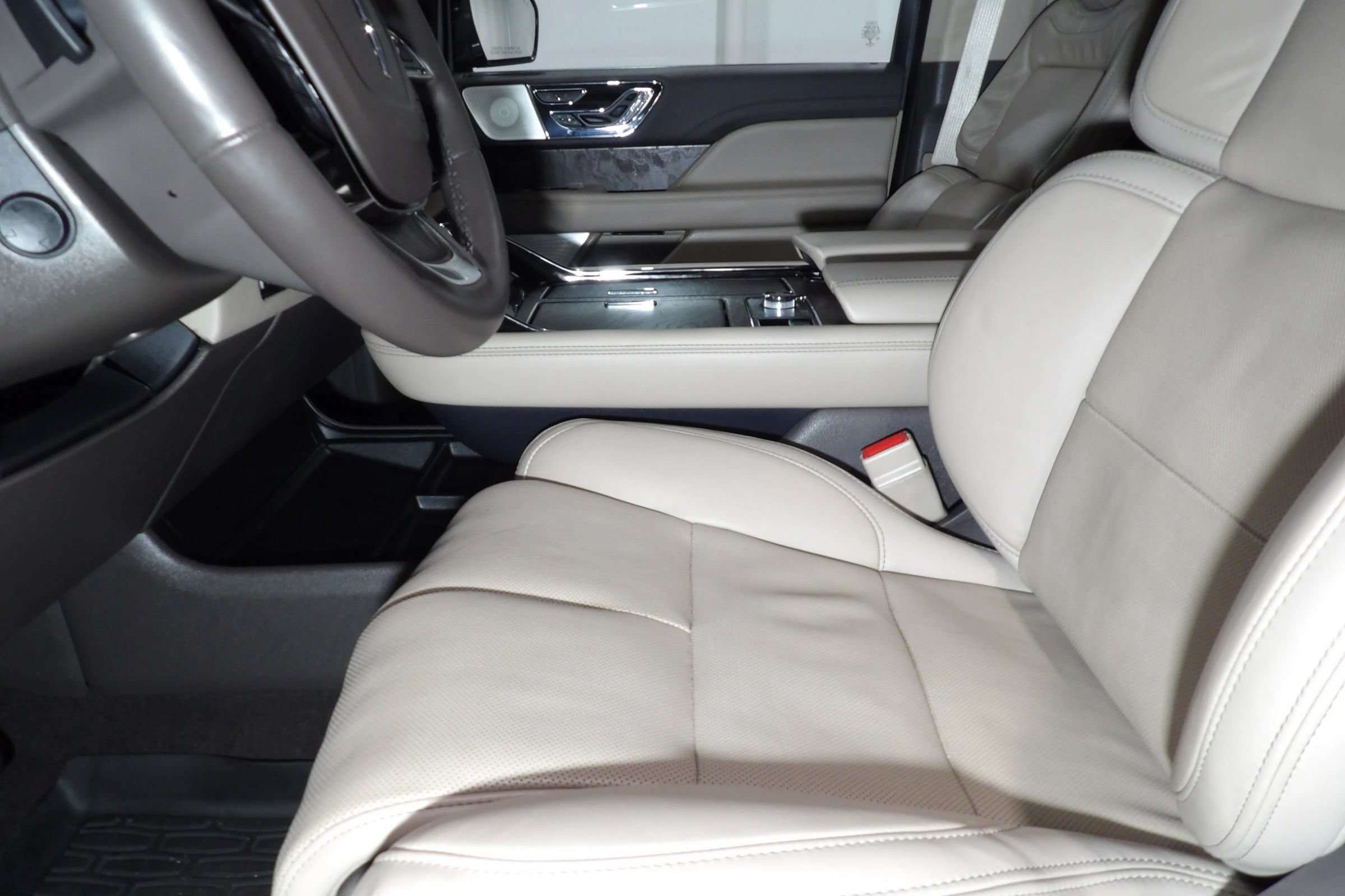 Used 2022 Lincoln Navigator Reserve AWD/4WD image 19
