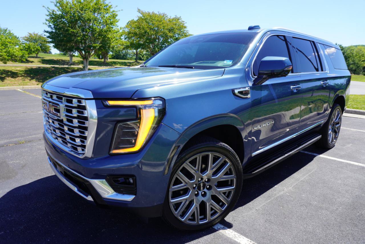 Used 2026 GMC Yukon XL Elevation w/ Elevation Premium Package AWD/4WD image 5