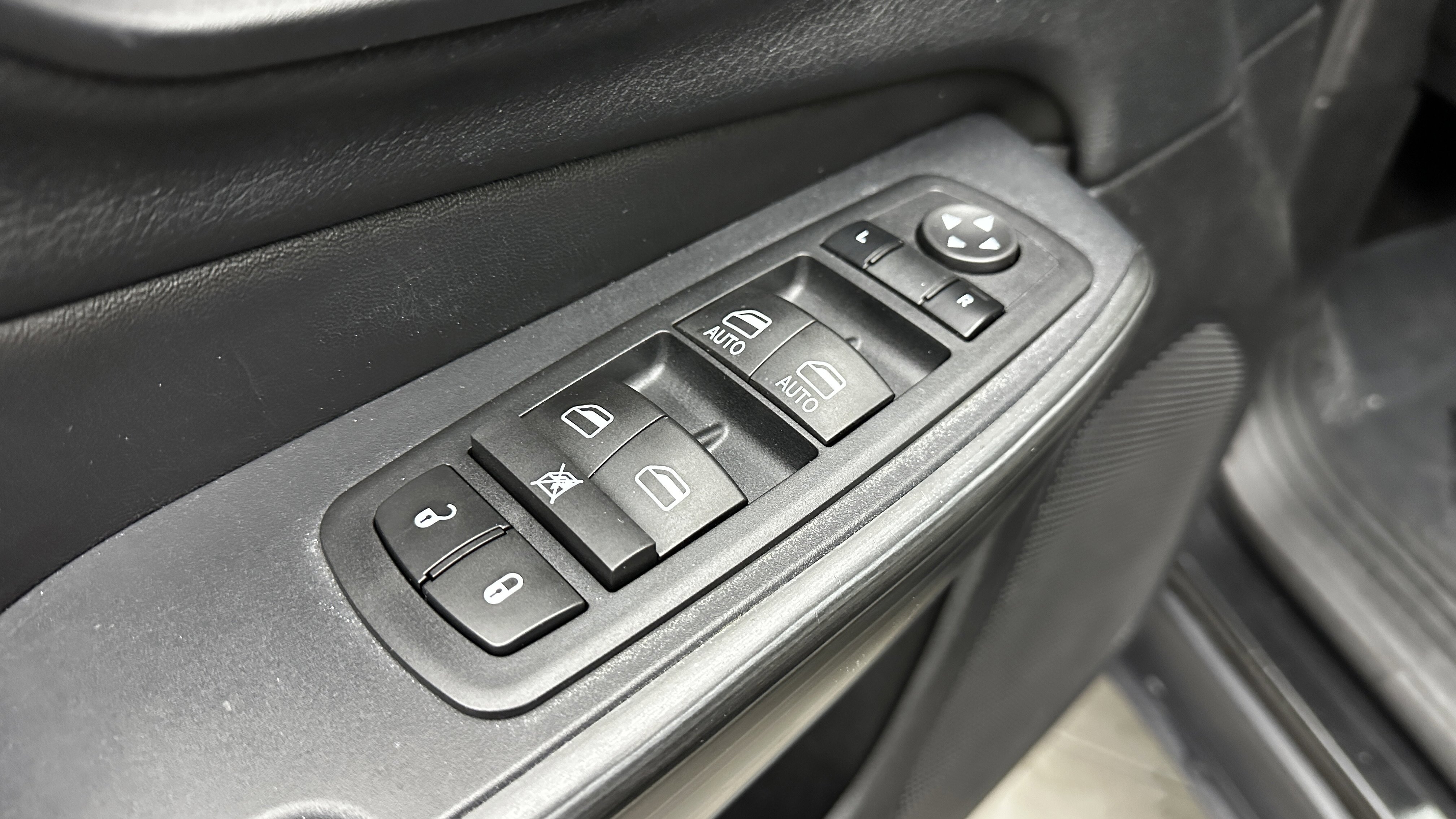 Used 2016 Jeep Cherokee 75th Anniversary image 13