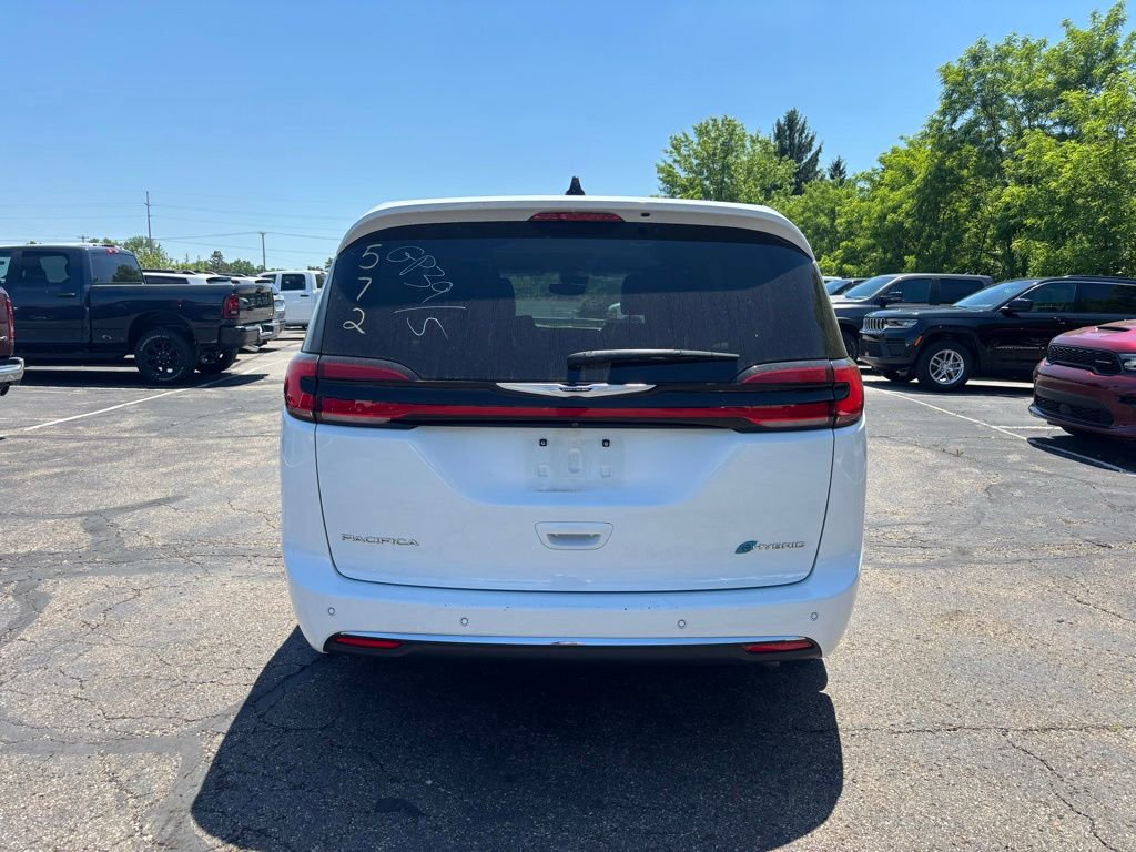 Used 2023 Chrysler Pacifica Touring-L FWD image 9