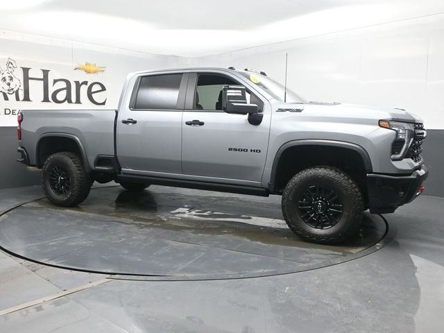 Used 2024 Chevrolet Silverado 2500 ZR2 w/ Technology Package image 6