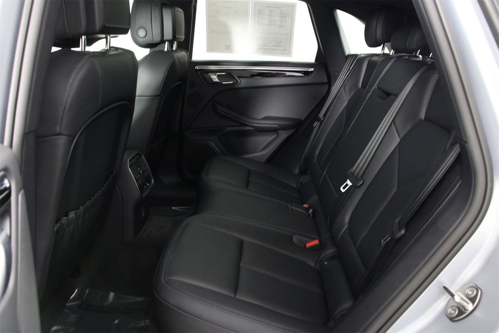 Used 2025 Porsche Macan image 33