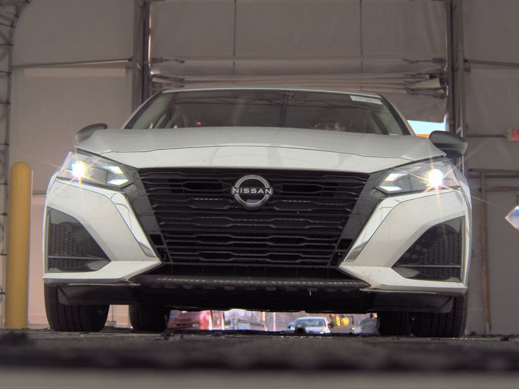 Used 2024 Nissan Altima 2.5 SV image 3