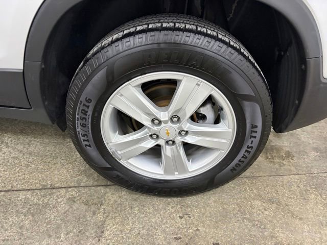 Used 2020 Chevrolet Trax LT w/ LT Convenience Package AWD/4WD image 9