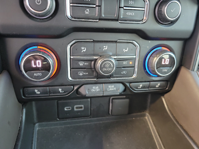 Used 2021 Chevrolet Tahoe Z71 w/ Luxury Package AWD/4WD image 24