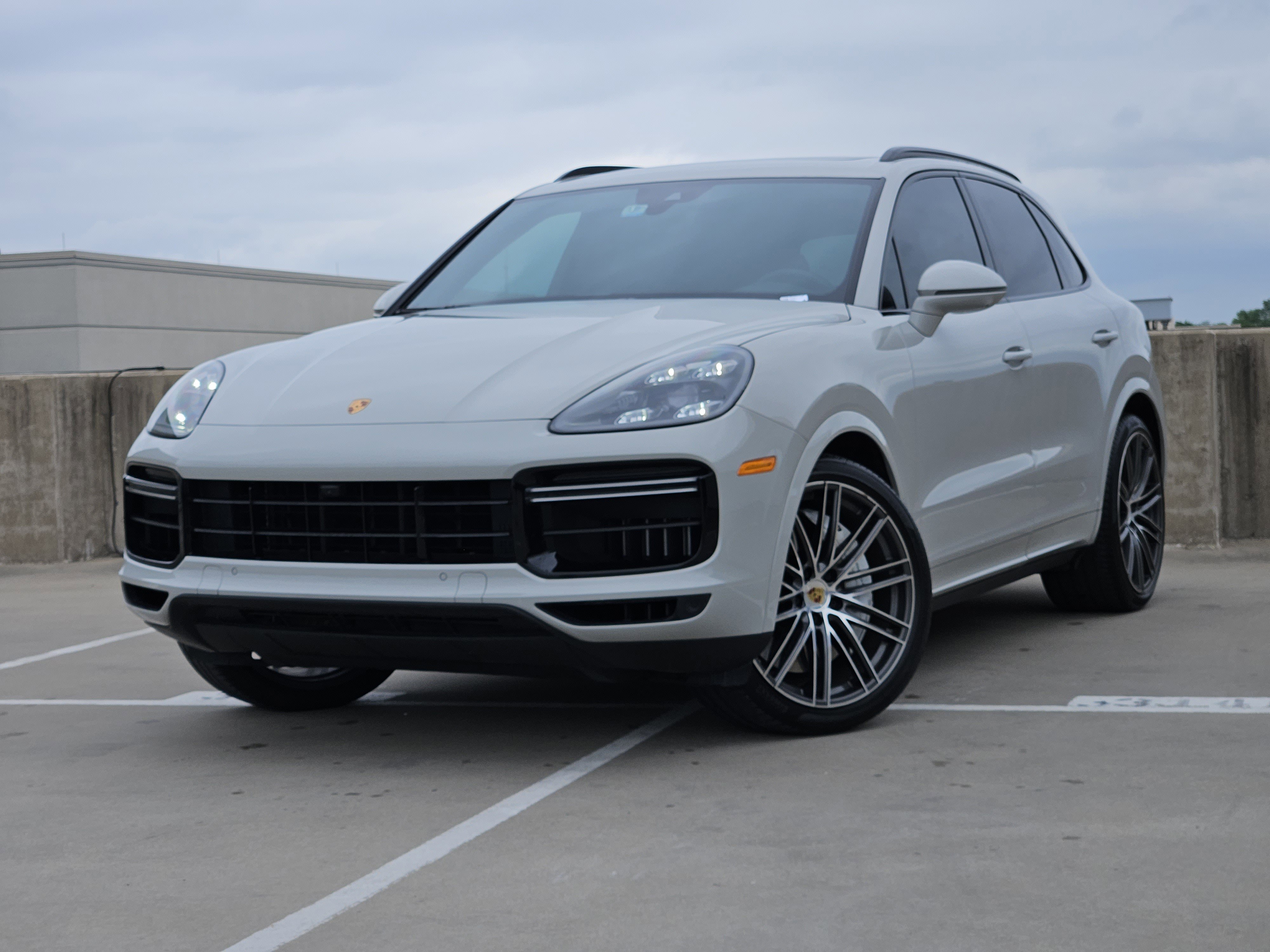 Certified 2022 Porsche Cayenne Turbo image 1