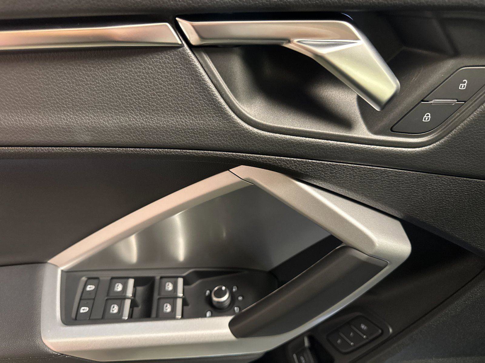 Certified 2025 Audi Q3 2.0T Premium w/ Convenience Plus Package image 11