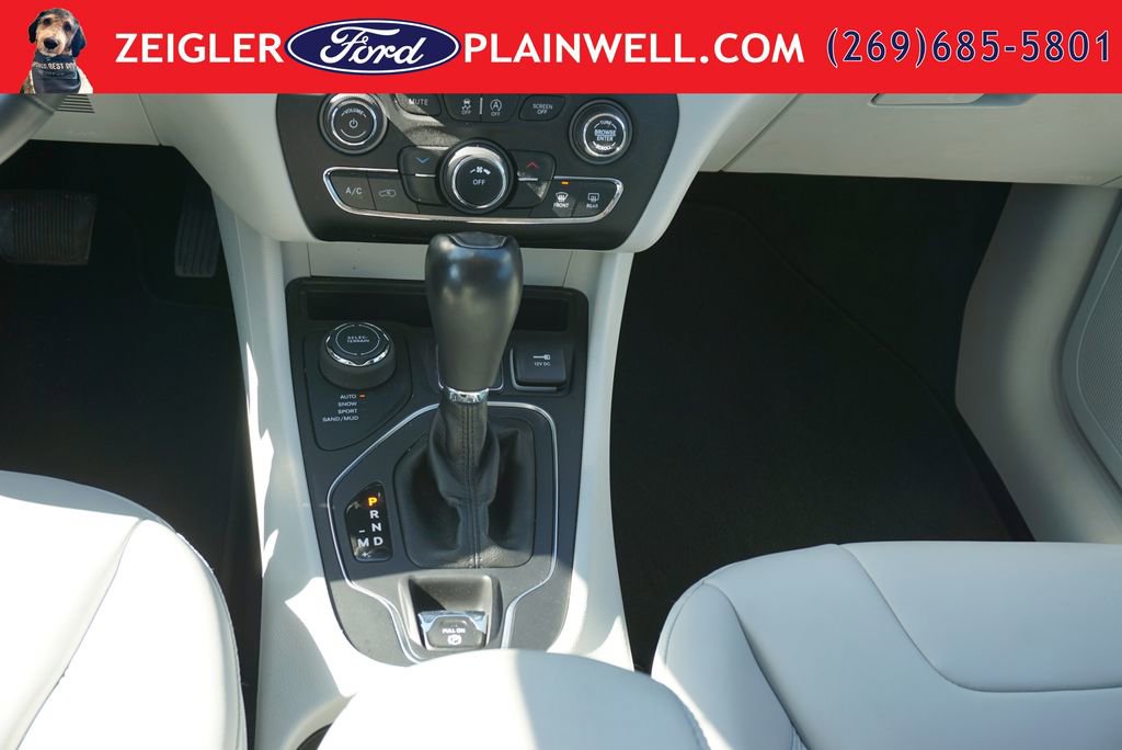 Used 2021 Jeep Cherokee Latitude Plus AWD/4WD image 15