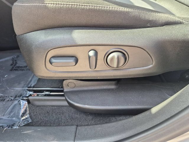 Used 2025 Chevrolet Blazer LT FWD image 14