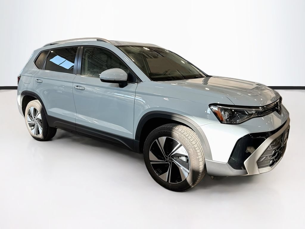 Certified 2025 Volkswagen Taos SE AWD/4WD image 3