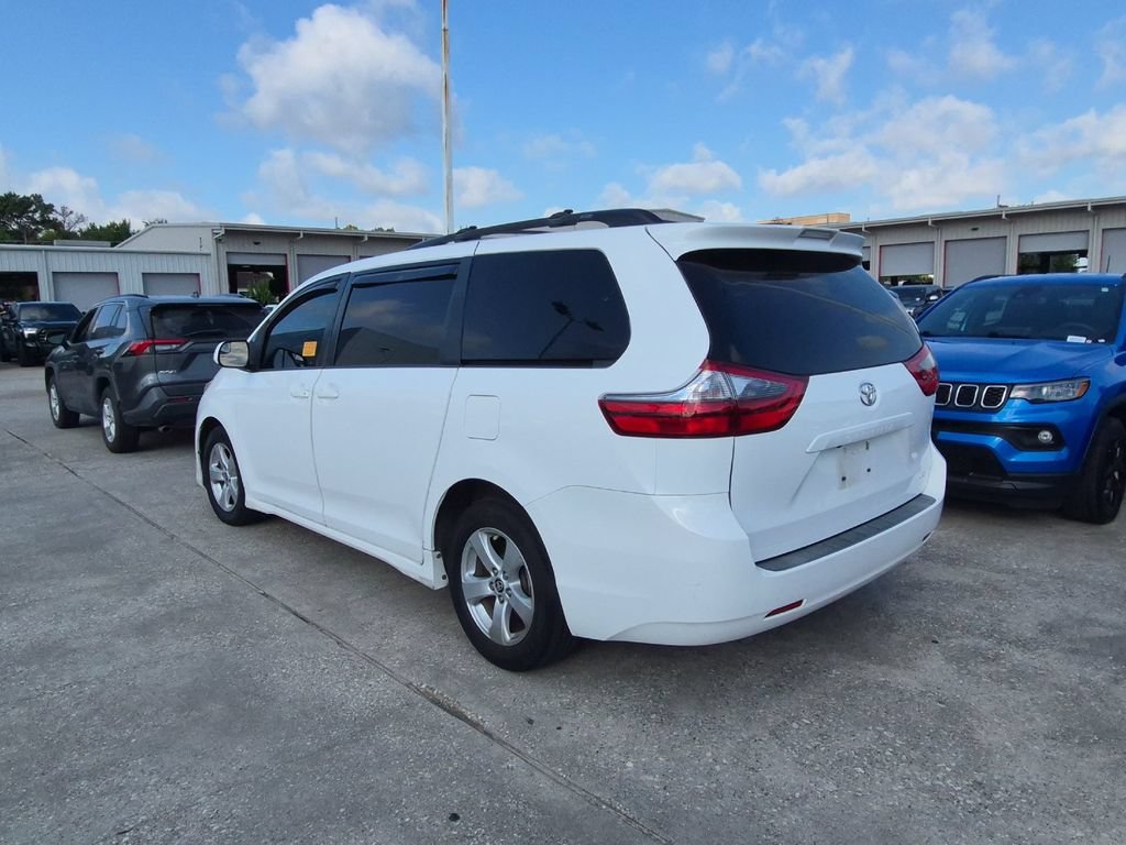 Used 2020 Toyota Sienna LE FWD image 3