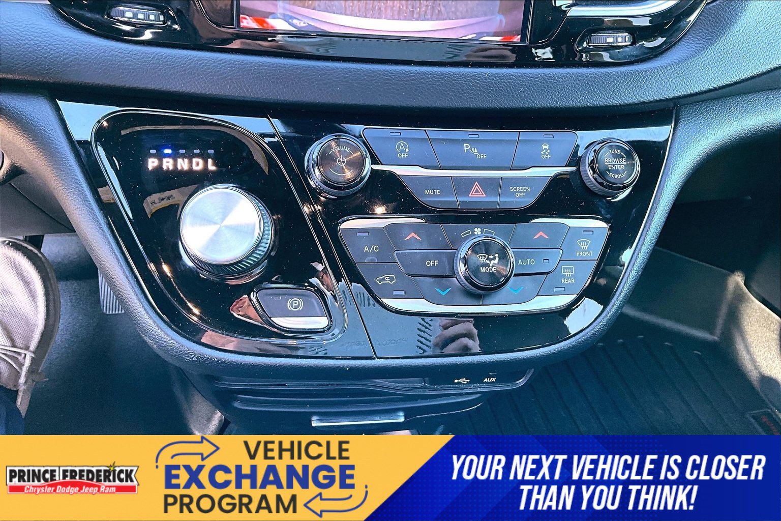 Used 2018 Chrysler Pacifica Touring-L w/ Premium Audio Group FWD image 27