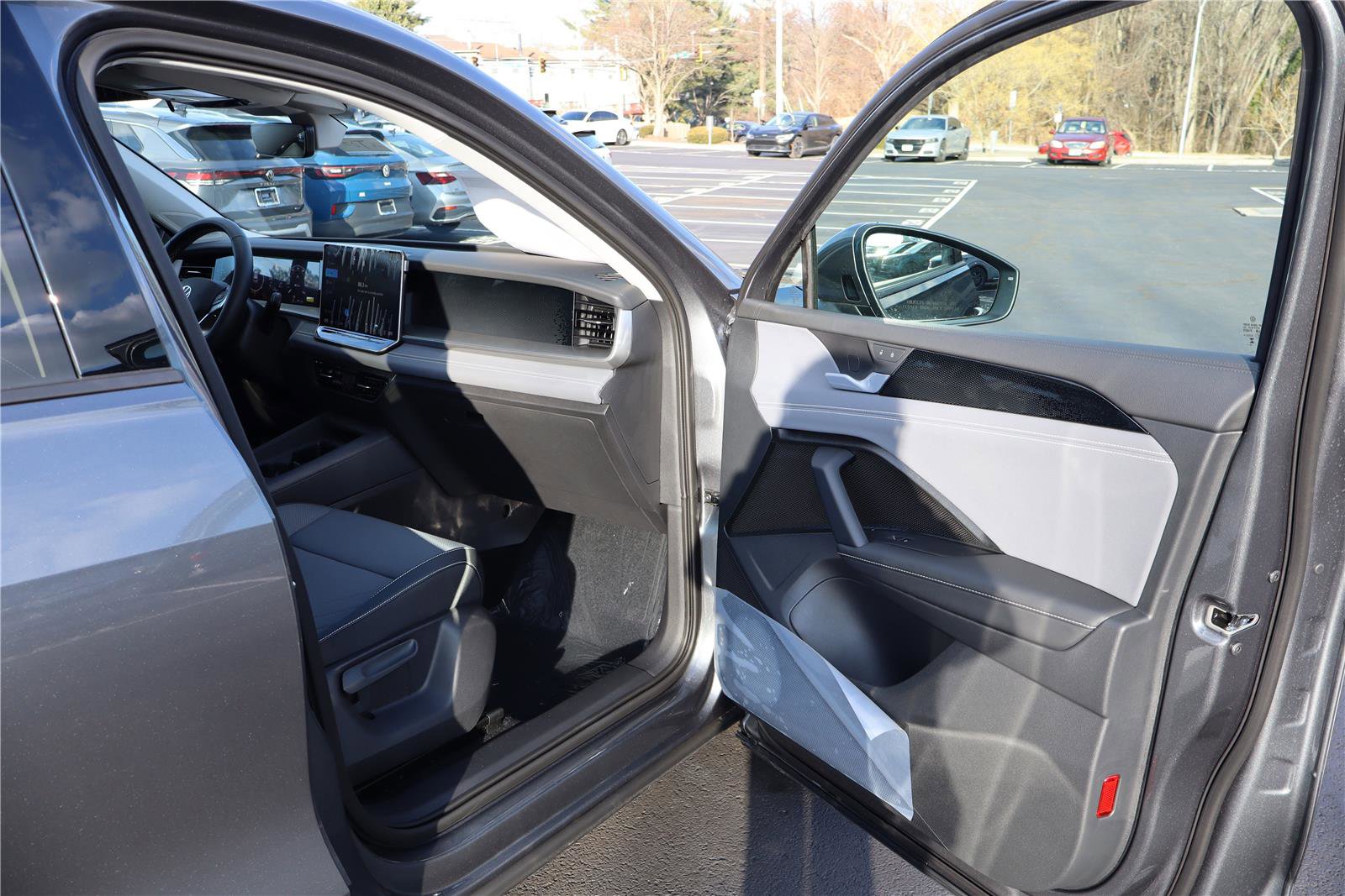 New 2026 Volkswagen Tiguan SE image 25