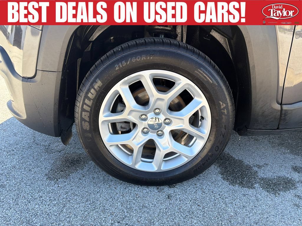 Used 2018 Jeep Renegade Latitude FWD image 18