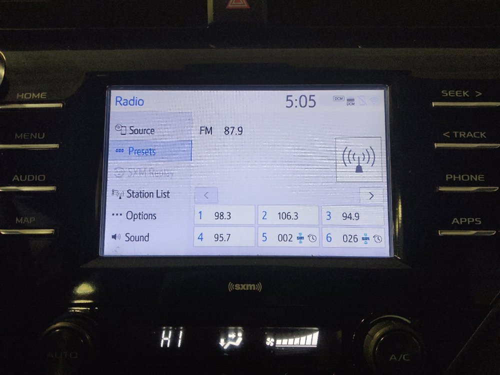 Used 2020 Toyota Camry SE image 25