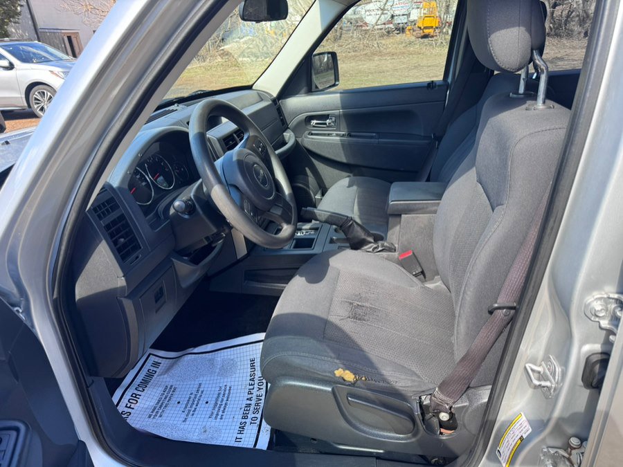 Used 2012 Jeep Liberty Sport AWD/4WD image 15