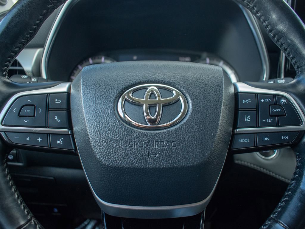 Used 2022 Toyota Highlander Platinum AWD/4WD image 17