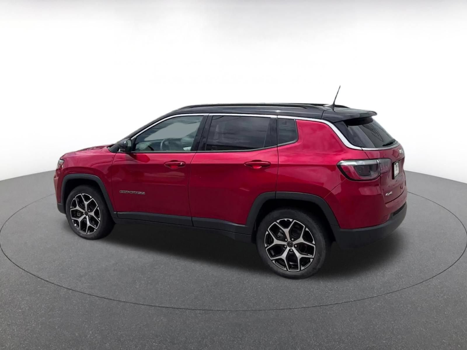 Used 2025 Jeep Compass Limited AWD/4WD image 10
