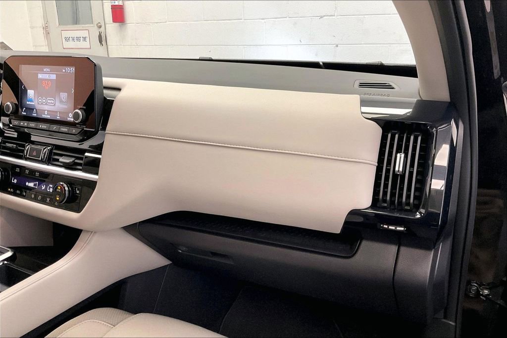 Certified 2025 Nissan Pathfinder SV w/ Black Appearance Package image 15