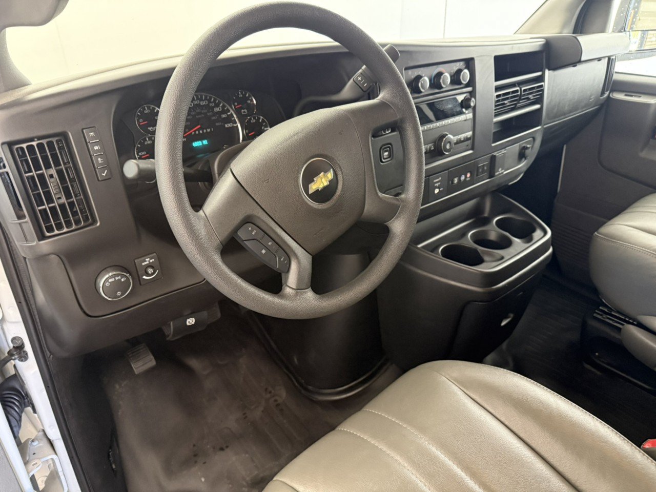 Used 2024 Chevrolet Express 3500 LS RWD image 18