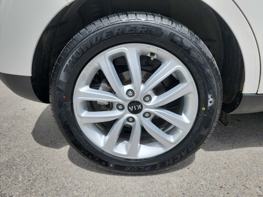 Used 2019 Kia Soul + image 10