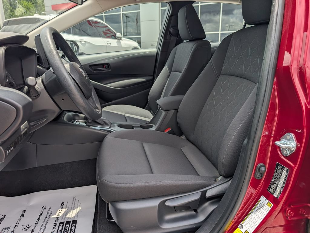 Used 2025 Toyota Corolla LE FWD image 11