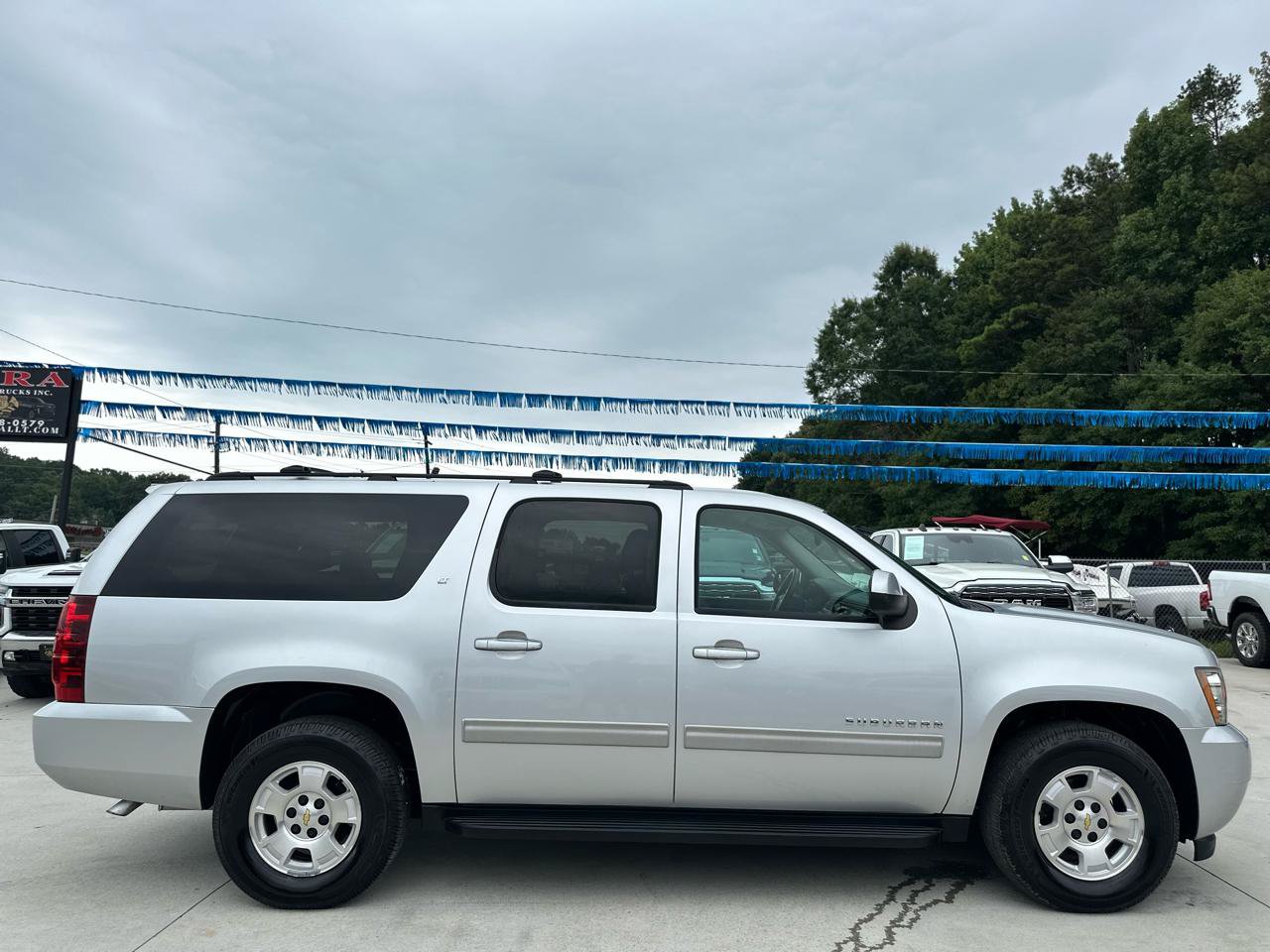 Used 2014 Chevrolet Suburban LT RWD image 8