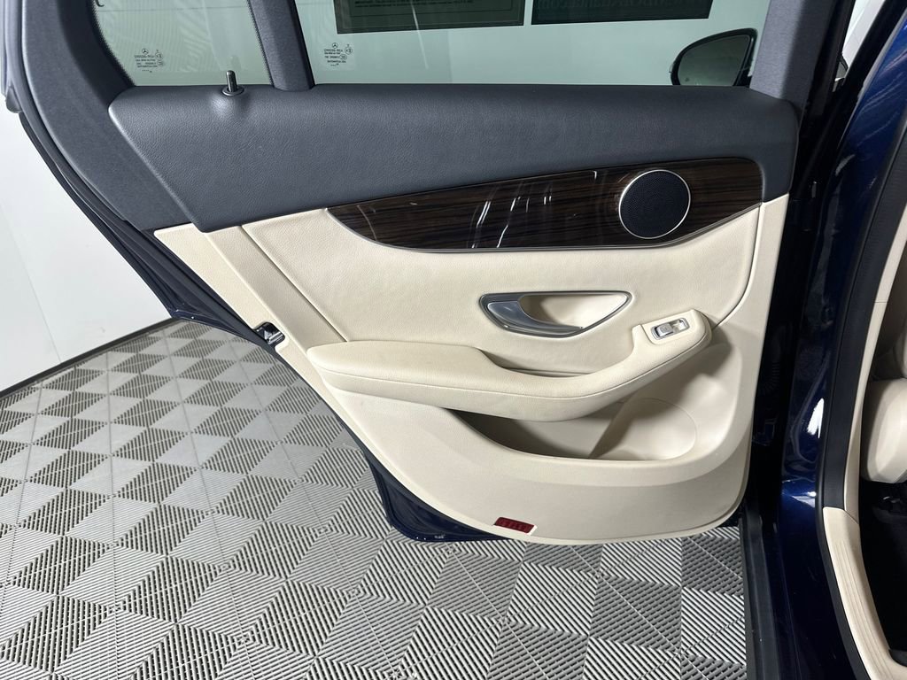Used 2021 Mercedes-Benz GLC 300 image 24